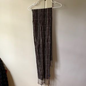 3 women’s scarf’s